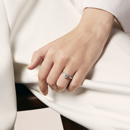 VELA Solitaire Ring, 18K Rose Gold, large